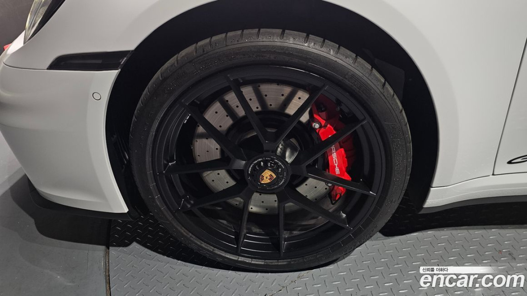 Porsche 911 Carrera 4 GTS, 2026