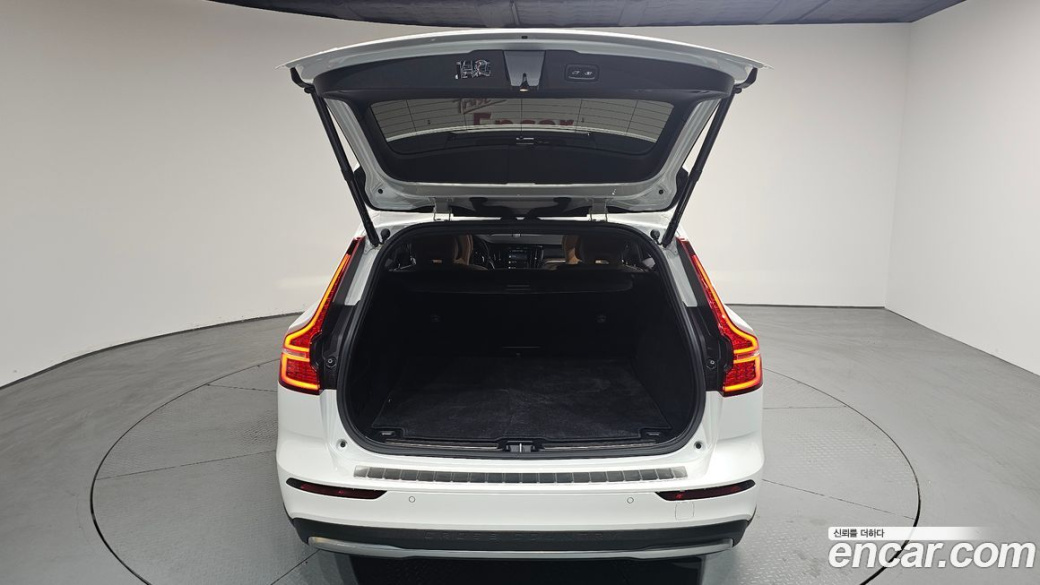 Volvo V60 B5 Ultimate AWD, 2024