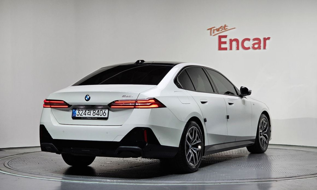 BMW 5-Series 520i M Sport, 2025