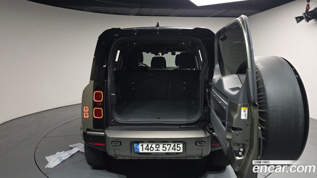 Land Rover Defender 110 P300 X-Dynamic SE, 2023