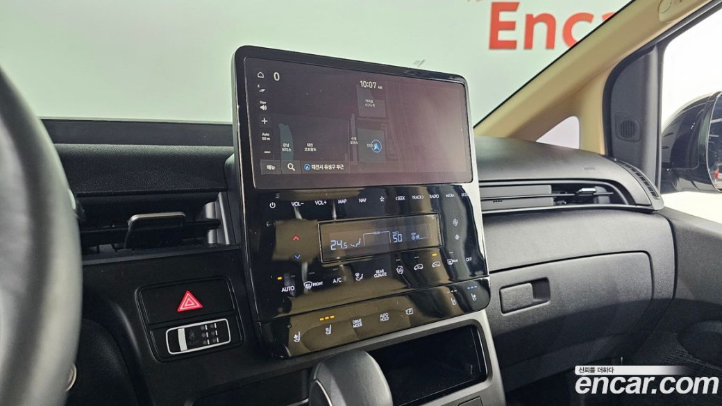 Hyundai Staria 4WD Tourer 9-Seater, 2023