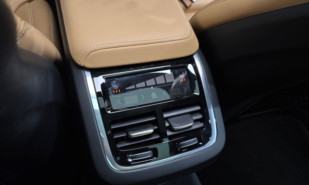 Volvo V60 B5 Ultimate AWD, 2024