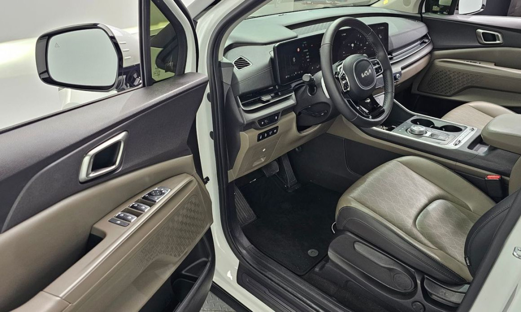 Kia Carnival 9-Seater Prestige, 2025
