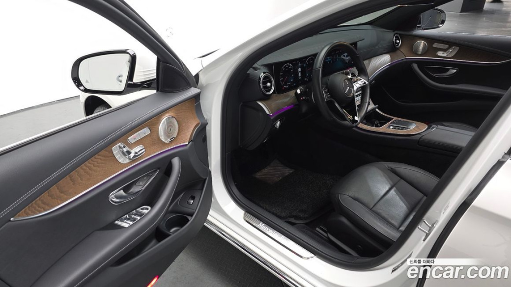 Mercedes-Benz E-Class E220d 4MATIC Exclusive, 2022