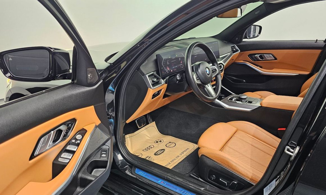 BMW 3-Series 320i M Sport, 2024