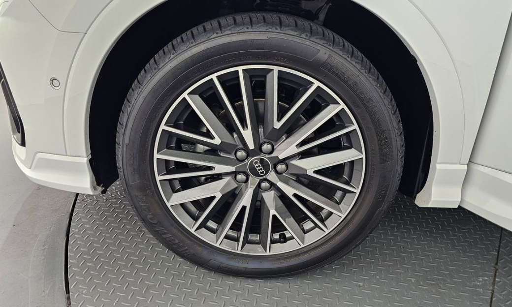 Audi Q3 35 TDI Premium, 2025