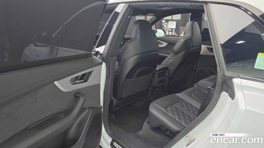 Audi Q8 55 TFSI Quattro Premium, 2023