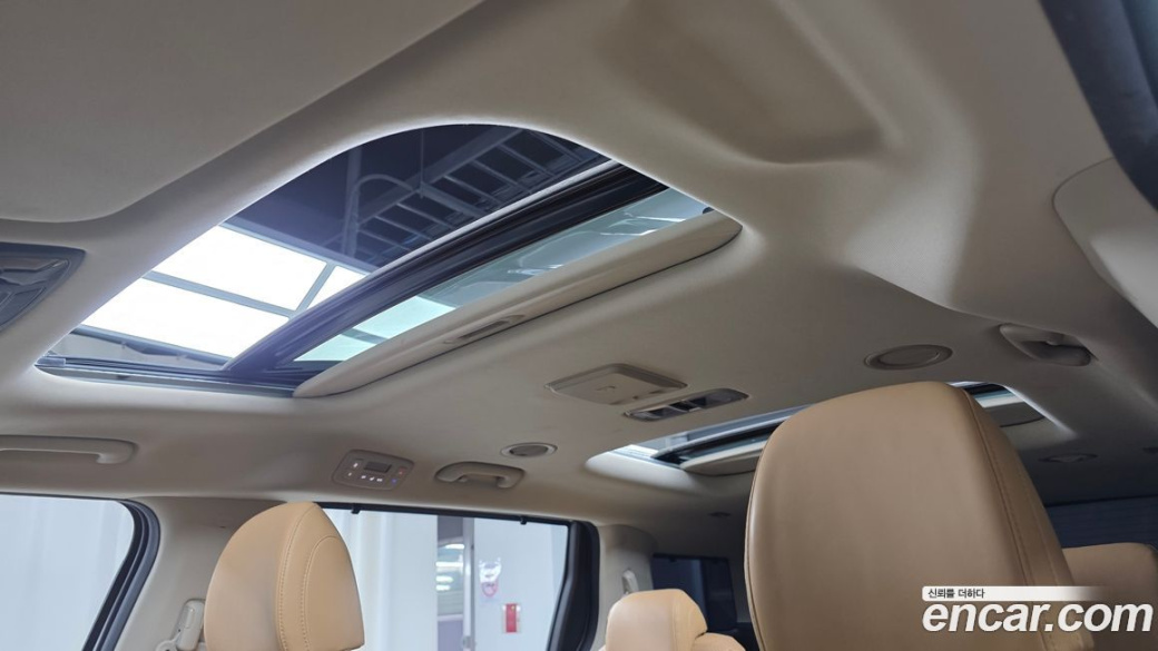 Kia Carnival 9-Seater Signature, 2023