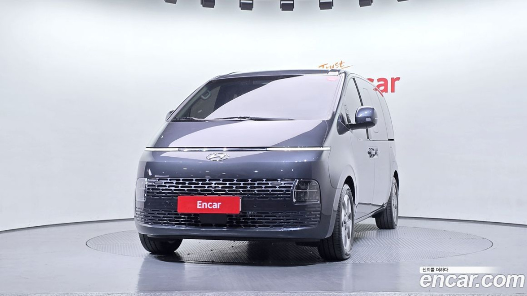 Hyundai Staria Tourer 11-Seater, 2024