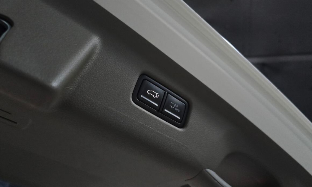 Kia Carnival 9-Seater Signature, 2024