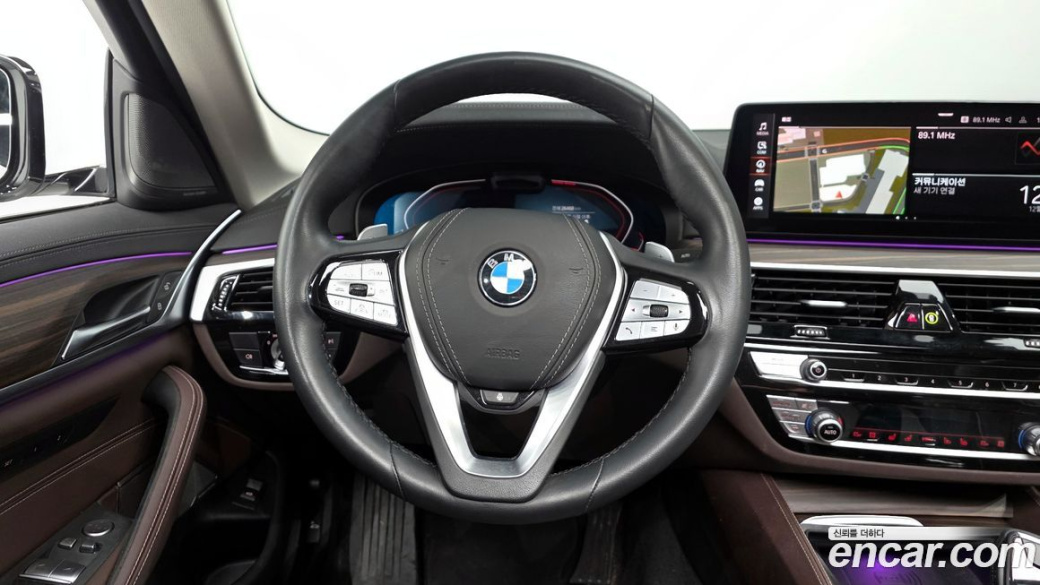 BMW 5-Series 530i Luxury, 2023