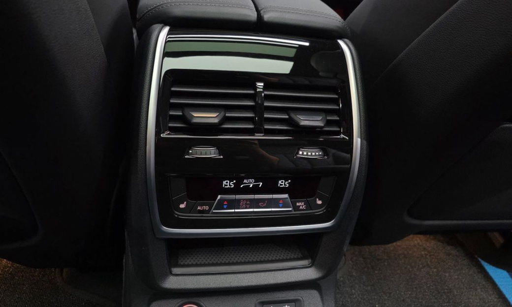 BMW X7 xDrive 40i Design Pure Excellence 6-Seater, 2024