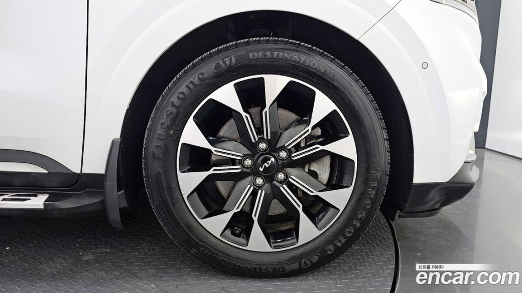 Kia Carnival 7-Seater Signature, 2023