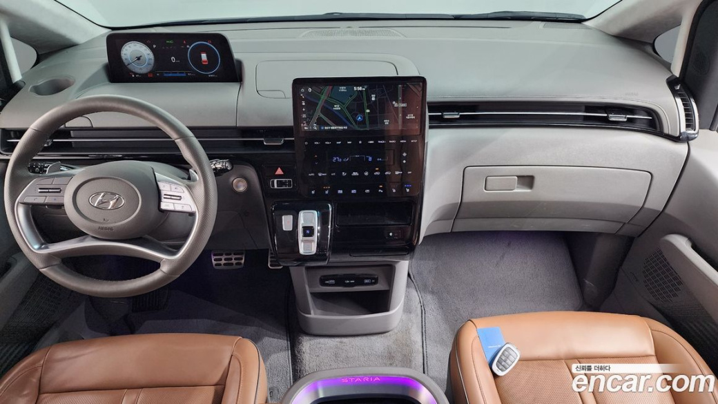 Hyundai Staria 4WD Lounge 7-Seater, 2023