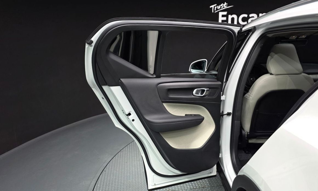 Volvo XC40 B4 Ultra Bright, 2026