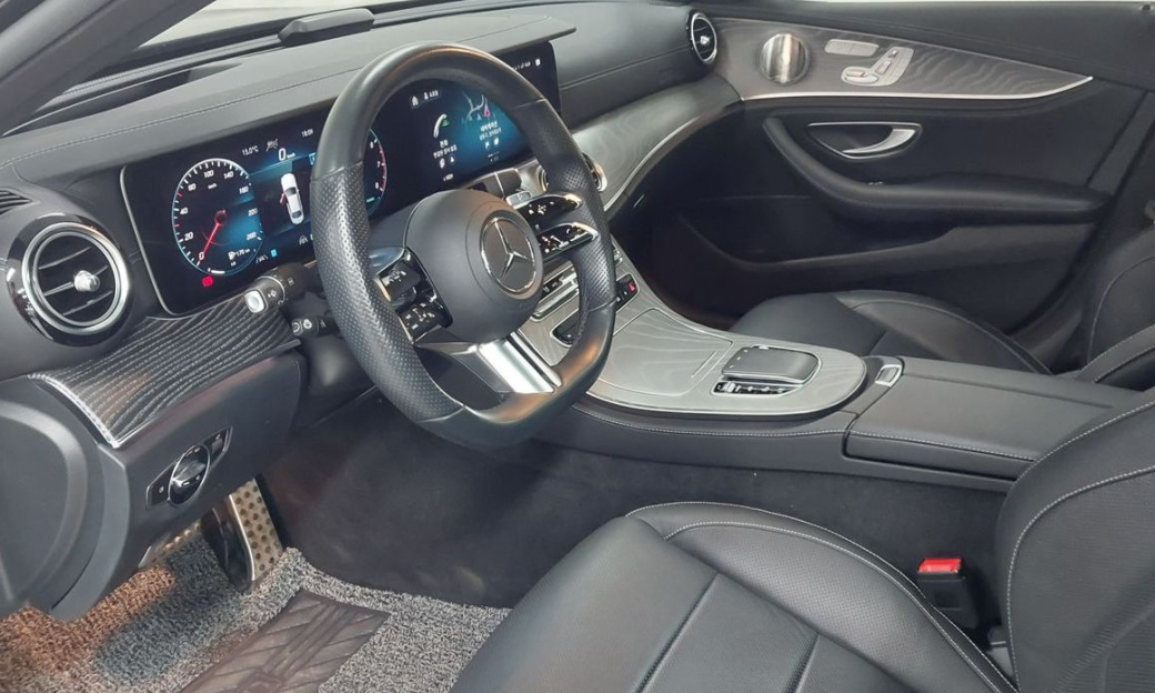 Mercedes-Benz E-Class E350 4MATIC AMG Line, 2022