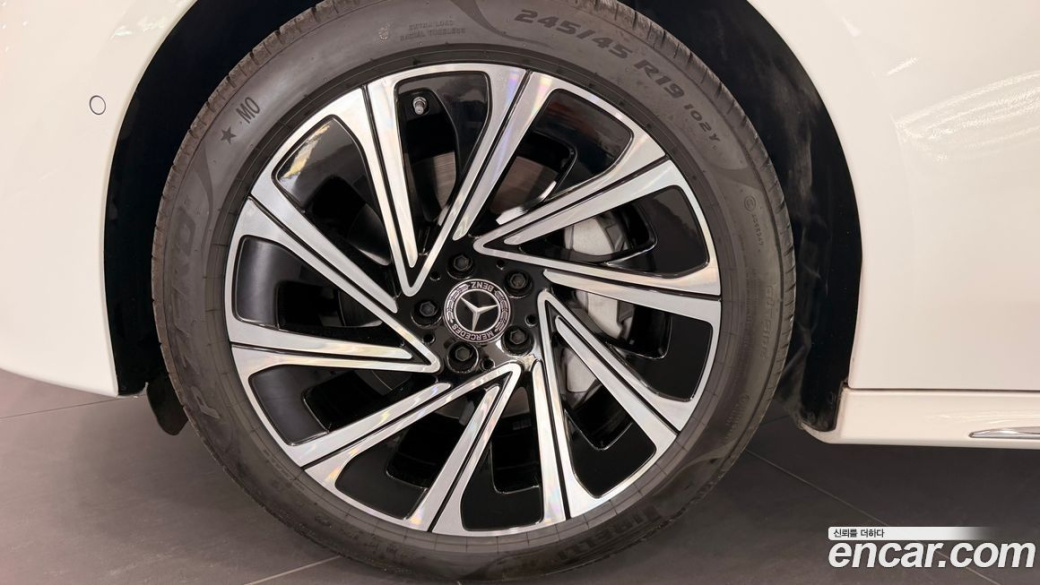 Mercedes-Benz E-Class E300 4MATIC Exclusive, 2024