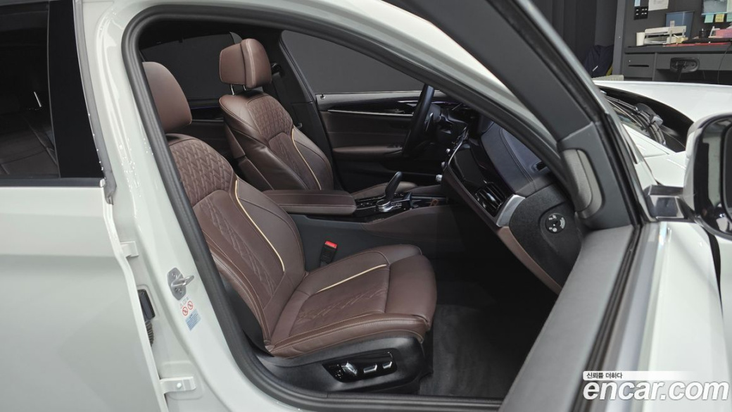 BMW 5-Series 530i xDrive M Sport Package, 2023
