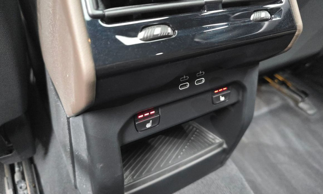 BMW 5-Series 520i, 2025
