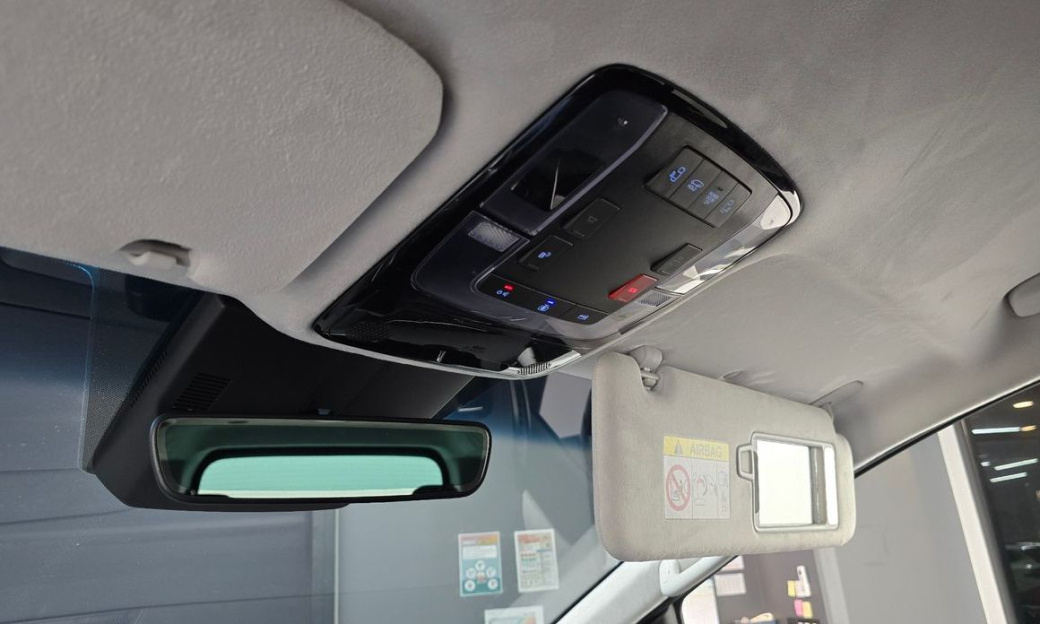 Hyundai Staria 4WD Lounge 9-Seater, 2025