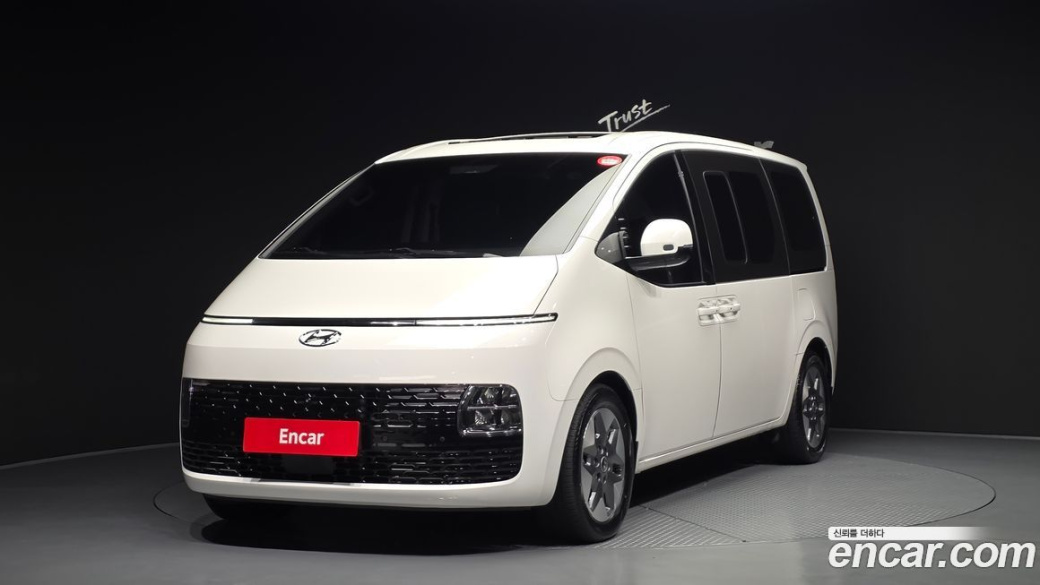 Hyundai Staria 4WD Tourer 11-Seater, 2022
