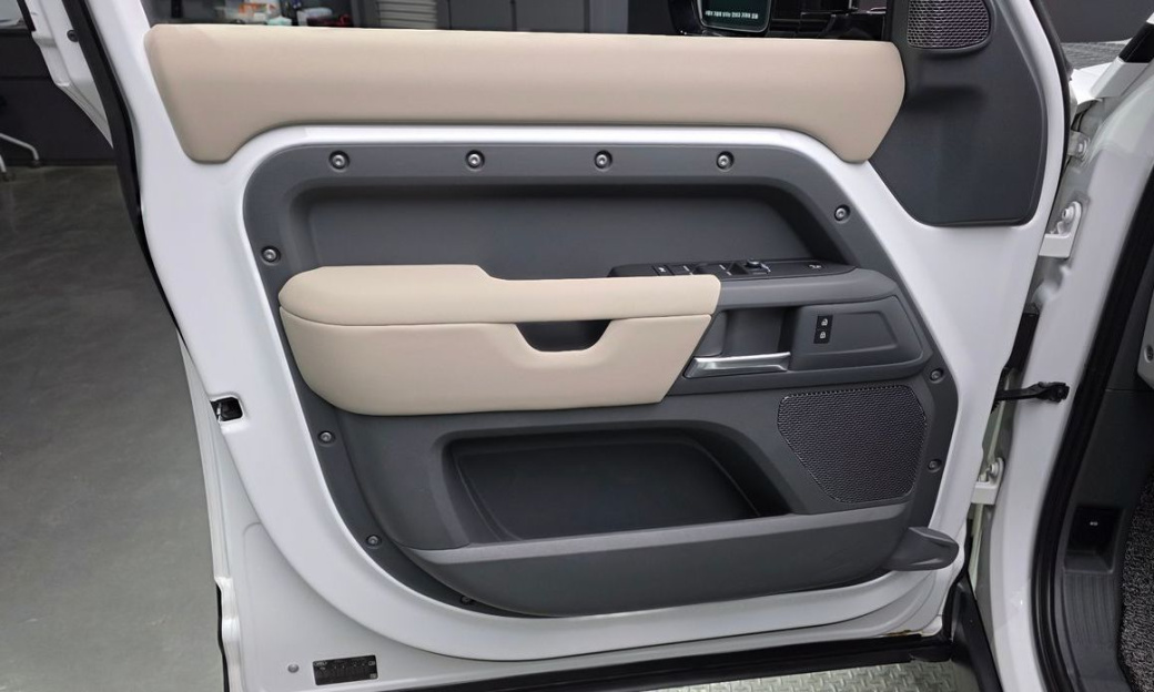 Land Rover Defender 110 D250 S, 2022