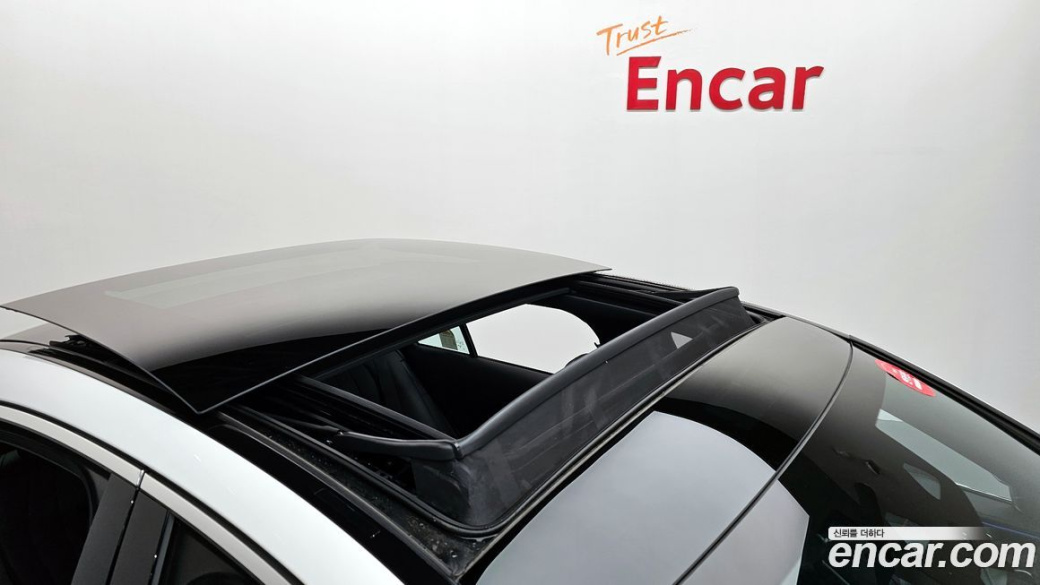 Mercedes-Benz E-Class E300 4MATIC Exclusive, 2025