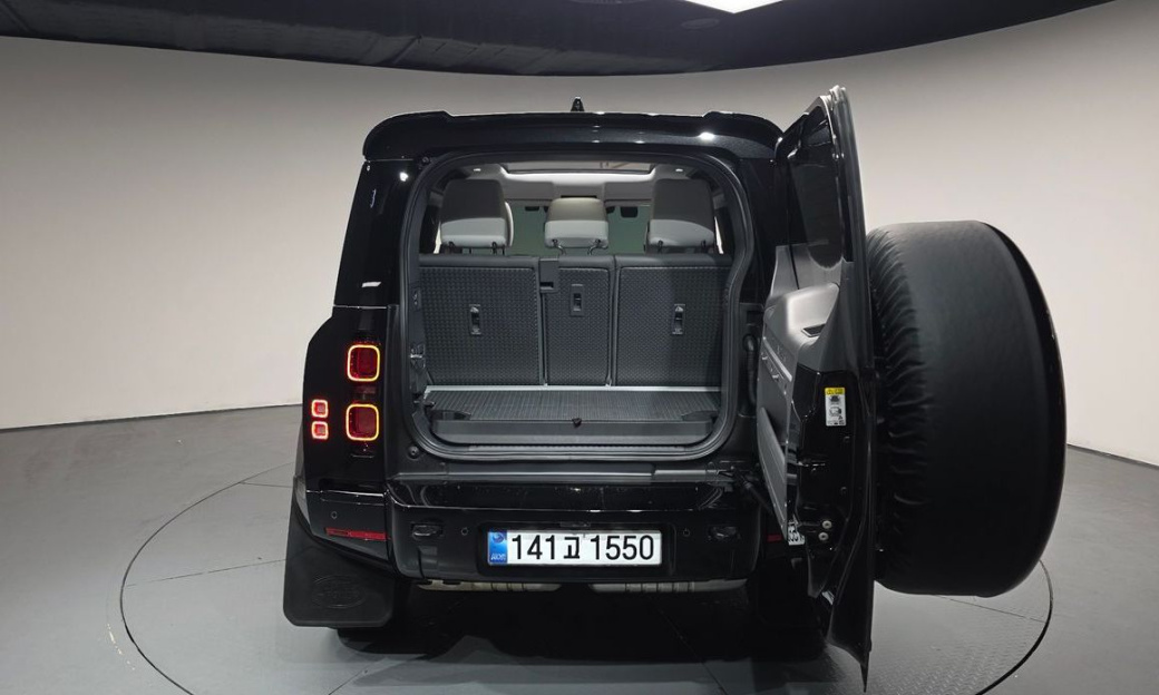 Land Rover Defender 90 D250 X-Dynamic SE, 2025