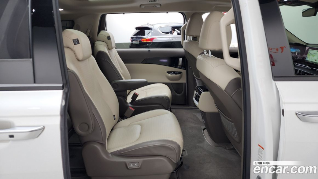 Kia Carnival 9-Seater Signature, 2022