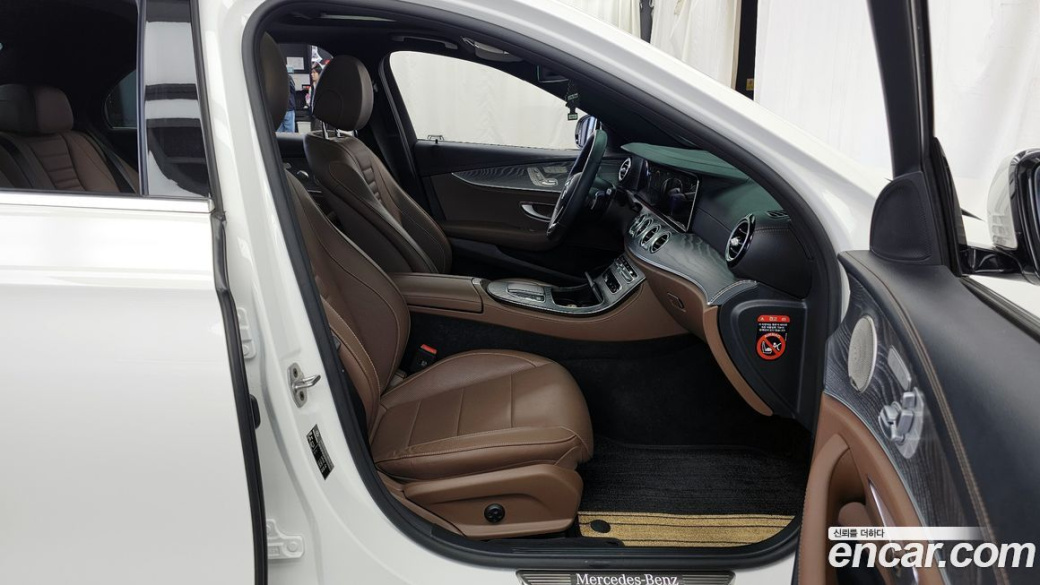 Mercedes-Benz E-Class E350 4MATIC Exclusive, 2023