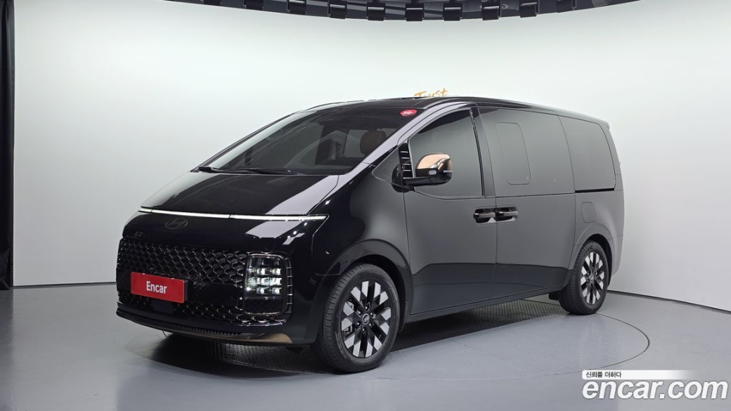 Hyundai Staria 4WD Lounge 9-Seater, 2025