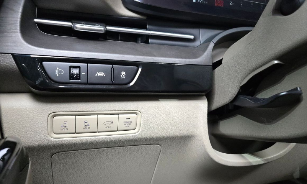 Kia Carnival 9-Seater Signature, 2023