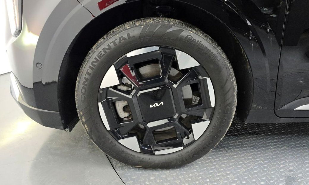 Kia Carnival 9-Seater Signature, 2025