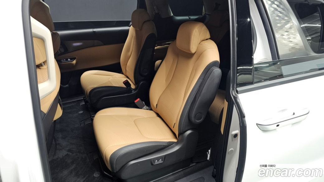 Kia Carnival 9-Seater Signature, 2023