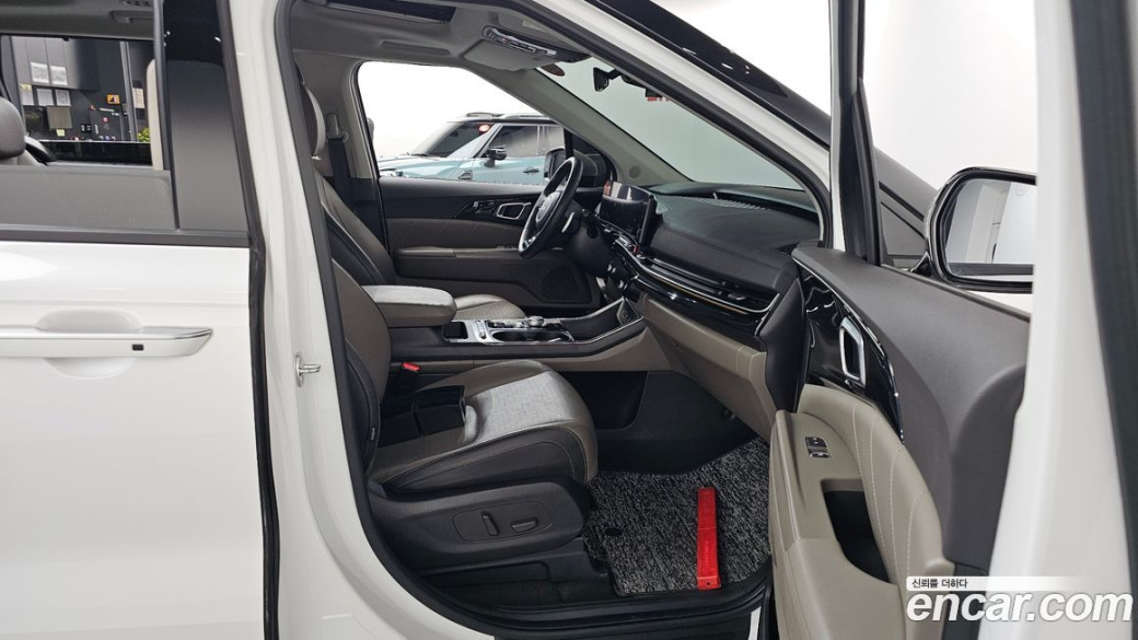Kia Carnival 9-Seater Signature, 2025