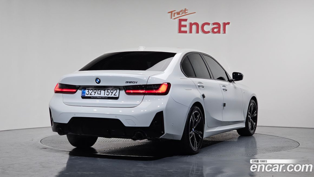 BMW 3-Series 320i M Sport, 2025