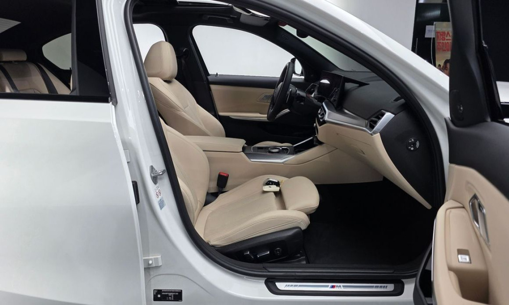 BMW 3-Series 320i M Sport, 2024