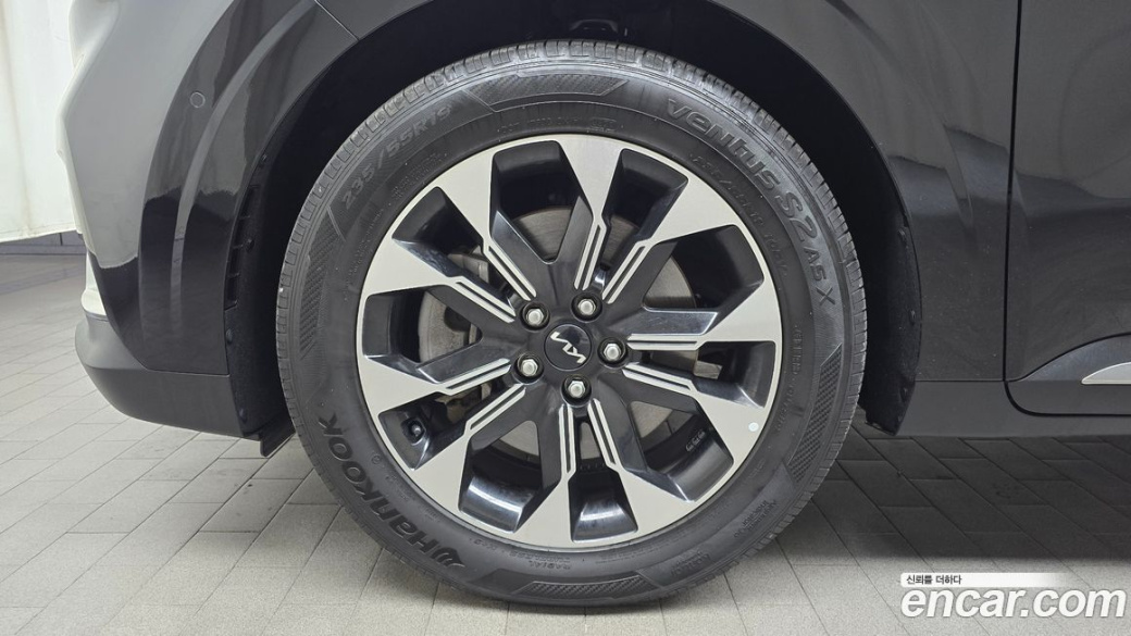 Kia Carnival 9-Seater Signature, 2023