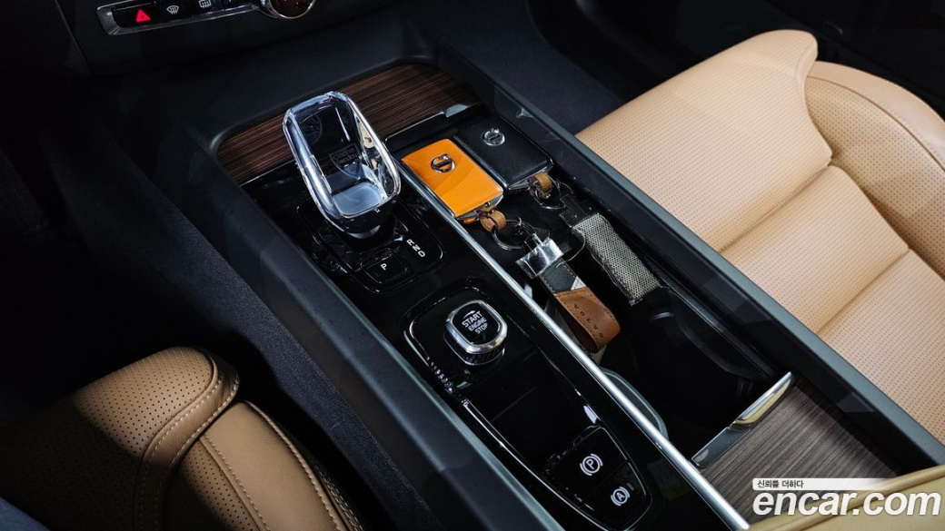 Volvo XC60 B5 Ultimate Bright, 2024