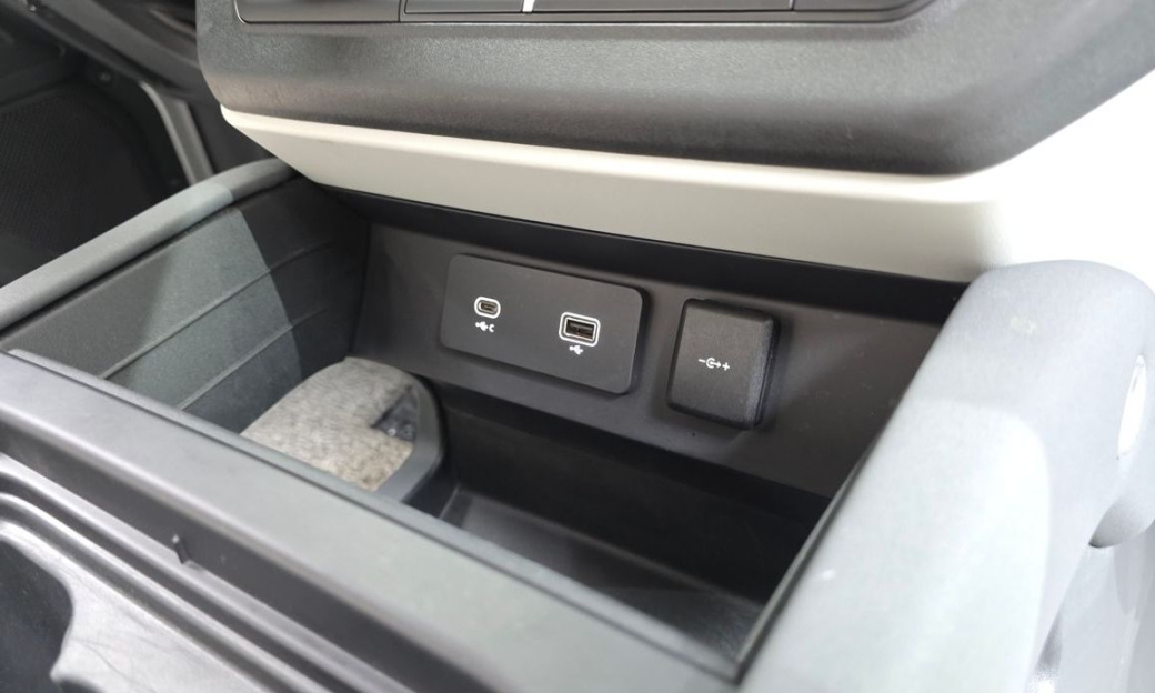 Land Rover Defender 110 D250 S, 2022