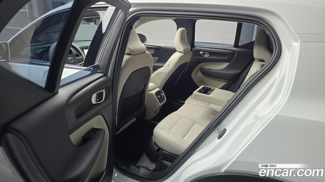 Volvo XC40 B4 Ultra Bright, 2025