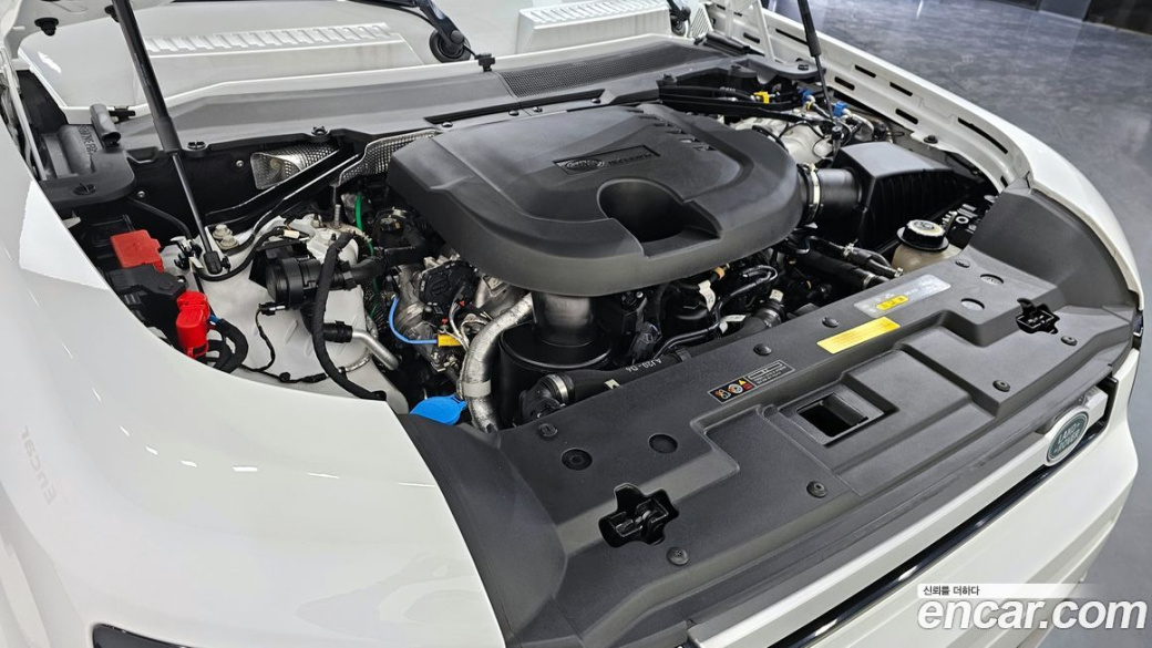 Land Rover Defender 110 D250 SE, 2022