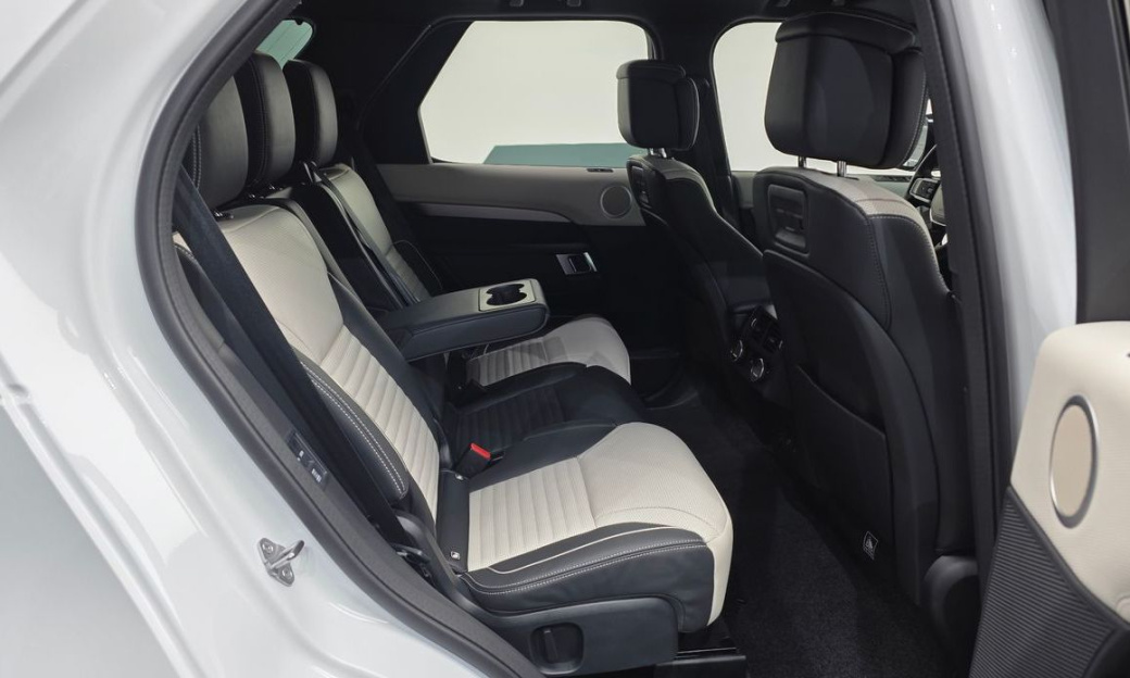 Land Rover Discovery D300 Dynamic HSE, 2024