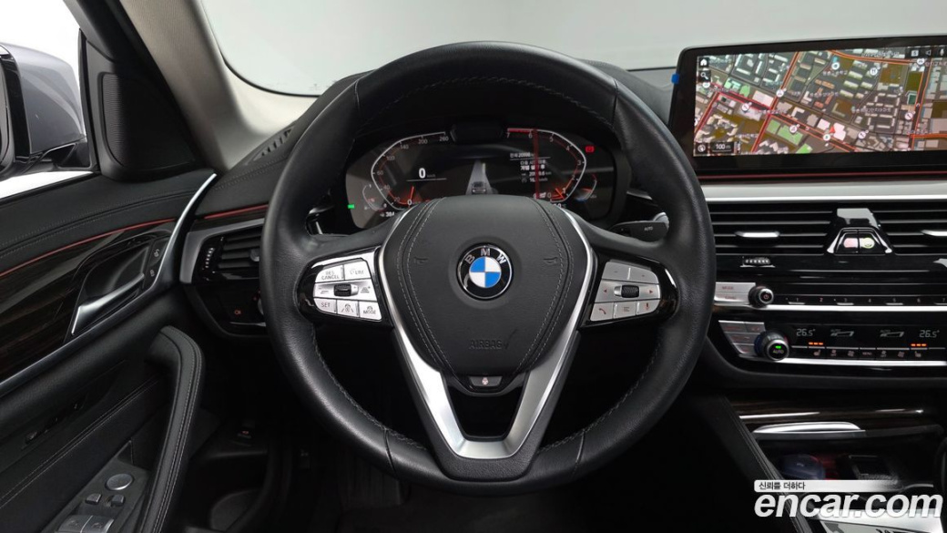 BMW 5-Series 520i Luxury, 2023