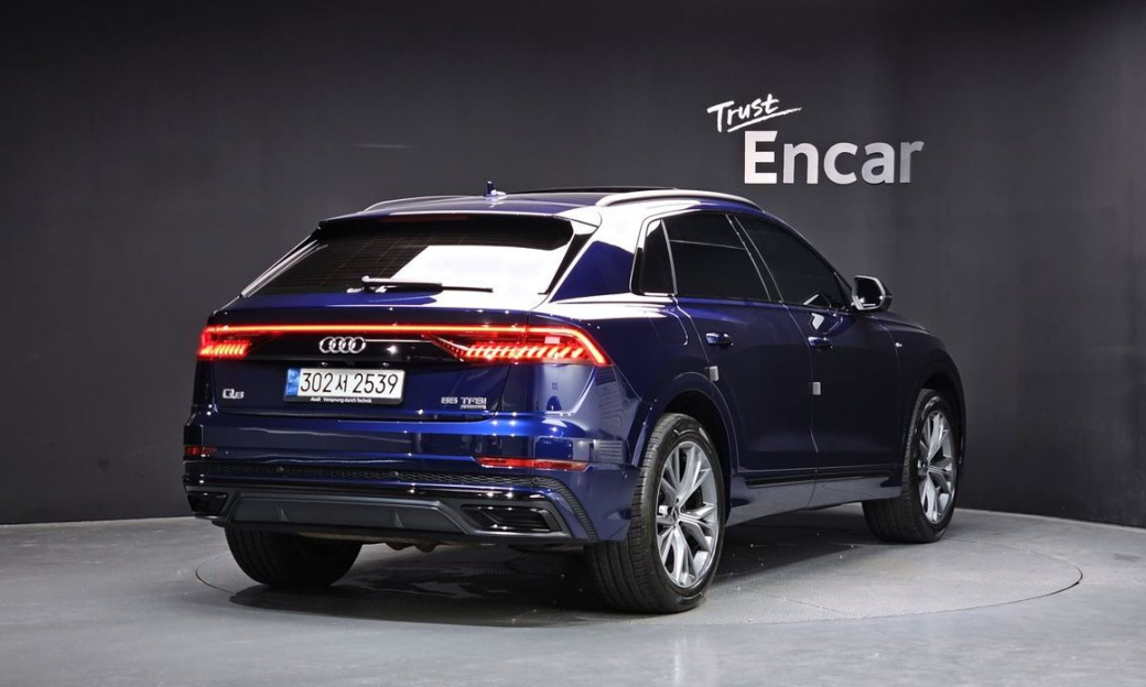 Audi Q8 55 TFSI Quattro Premium, 2022