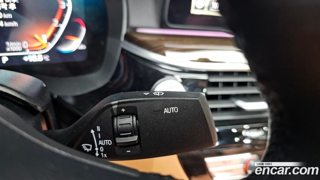 BMW 5-Series 520i Luxury, 2023