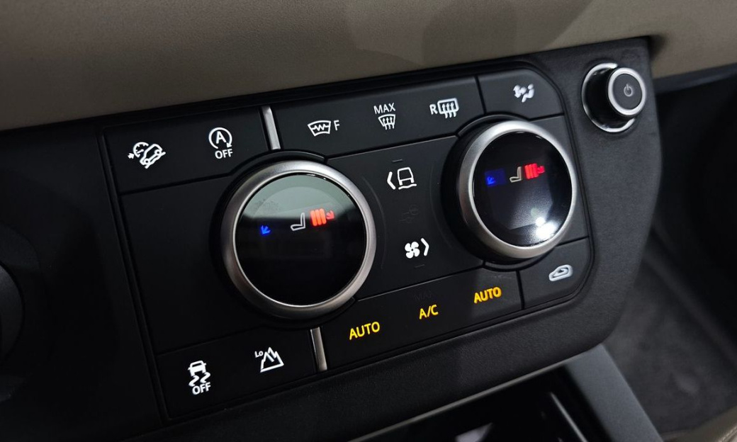 Land Rover Defender 90 D250 SE, 2022
