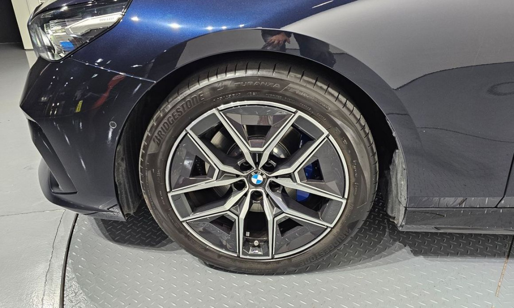 BMW 5-Series 520i M Sport, 2025