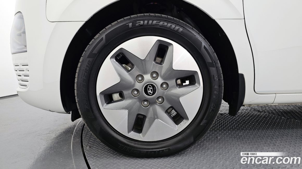 Hyundai Staria 4WD Tourer 9-Seater, 2023