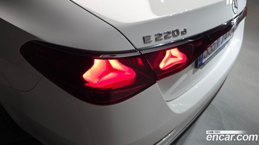 Mercedes-Benz E-Class E220d 4MATIC Exclusive, 2024